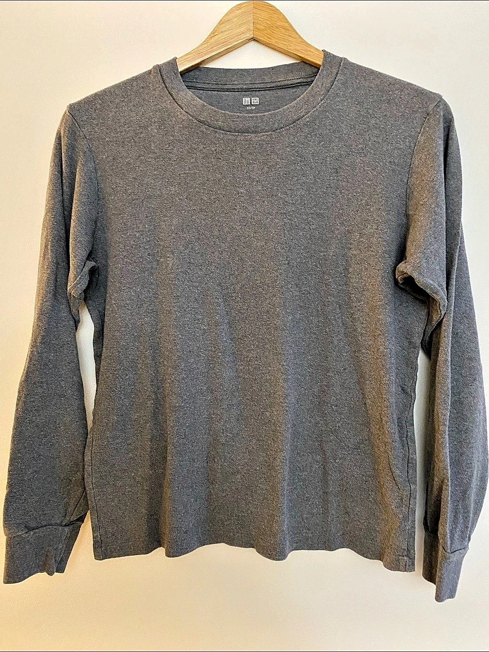 🎀3 for $19✨Uniqlo Crew Neck Long Sleeve T-Shirt Gray XS Long Sleeve Cotton Tee